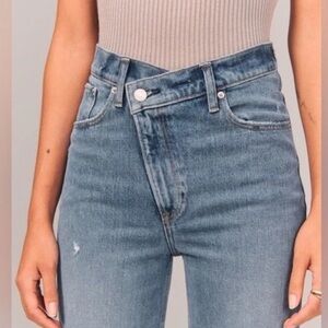 Abercrombie & Fitch Ultra High-Rise 90s Slim Straight Denim Jeans